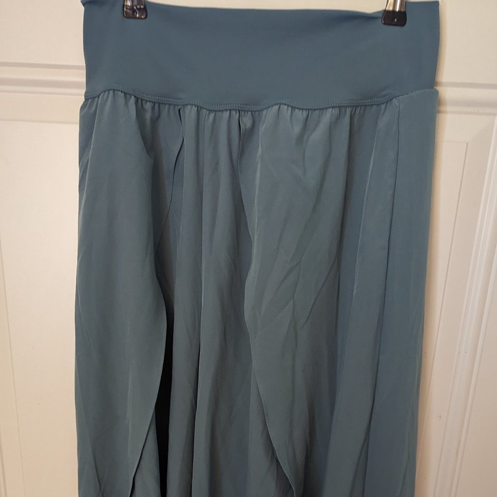 Breezeful High Waisted Back Waistband Pocket Palazzo pants Flowy Split Leg
